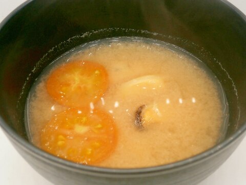 ムール貝とトマトの味噌汁